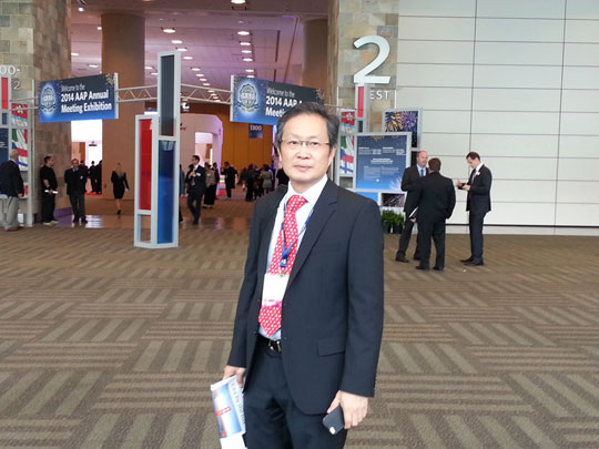 Dr Alex Chee at 2014 AAP Annual Meeting Exhibition